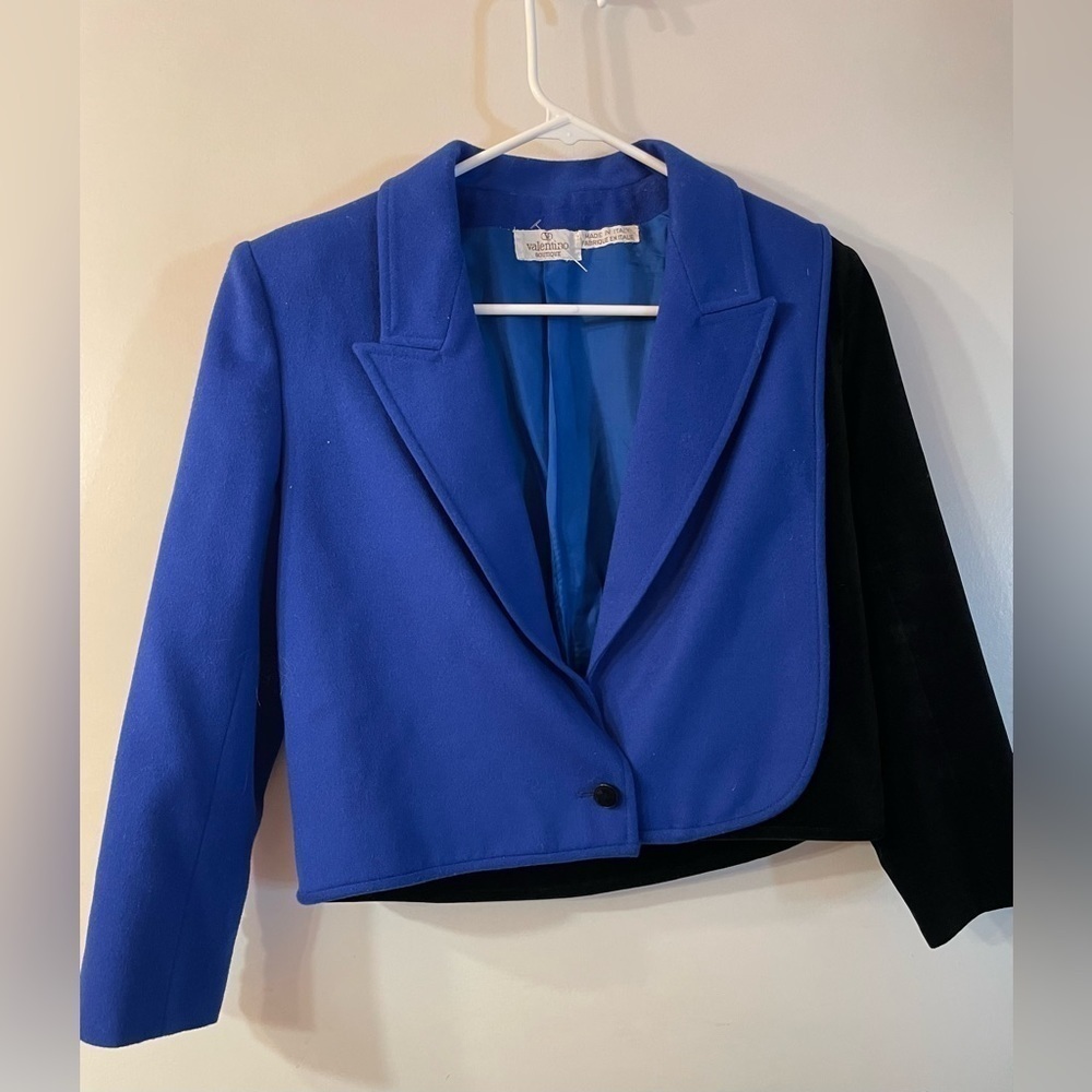 Vintage Valentino Boutique 1960s wool jacket with velvet accents. Classic style - Picture 3 of 4